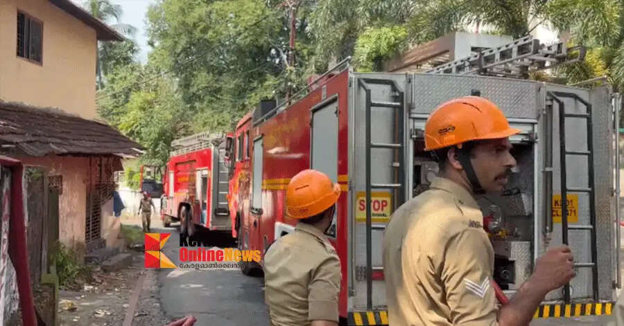 Fire at Rainbow Flats in Payyambalam, Kannur: Major disaster averted