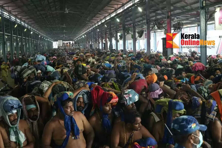 Crowds increase at Sabarimala Number of pilgrims crosses 80000 on Monday