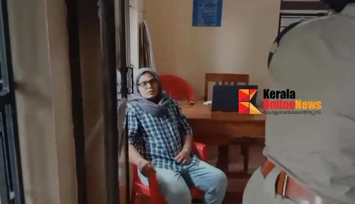 National Janata Dal state secretary Naufiya Nazir was arrested after she ran into the Kannur City Police Commissioner's headquarters during the protest.
