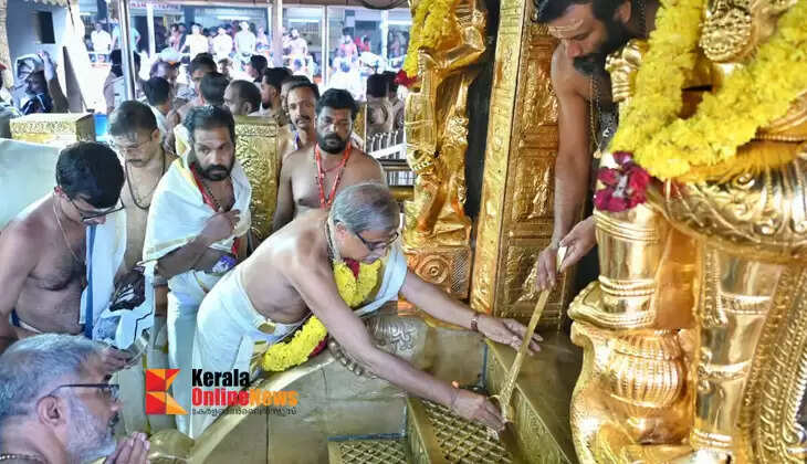 Pandalam received the royal representative to the shrine with due ceremony
