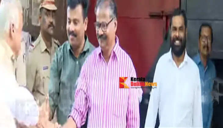 Four accused in the Periya double murder case whose sentence was suspended were released; CPM leaders dressed up and accepted blood meal