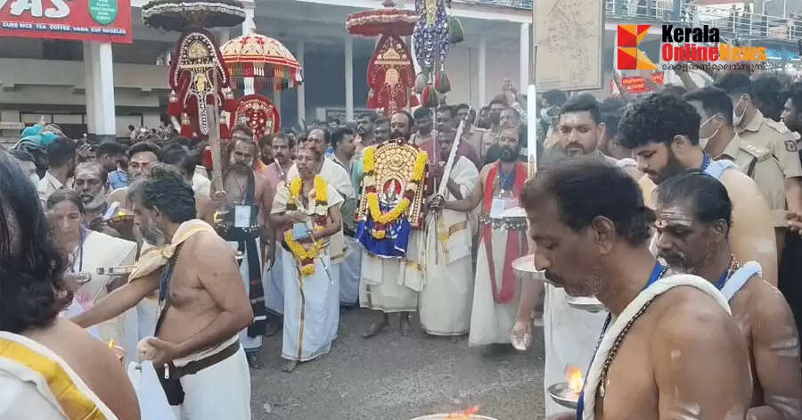 Ambalapuzha and Alangad Sanghas in Shiveli Ezhunnallat as Sannidhanam Devotional
