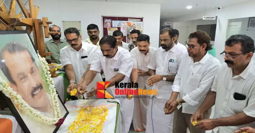 Seva Dal held a flower offering ceremony in memory of PP Babu