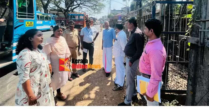 Bus Bay at puthiyatheru town kannur Joint inspection conducted