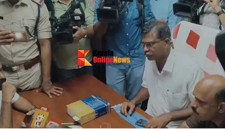 Backdoor recruitment move: Kannur Police Society Night Watchman Peon exam blocked by KSU activists