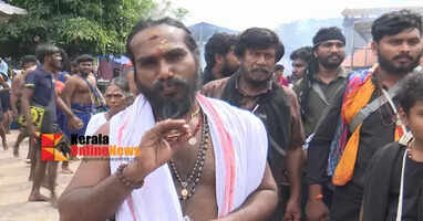 Sukhdarshanam: Singer Sannidhanandan visits Lord Ayyappa