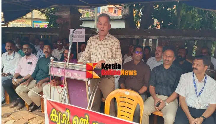 Price hike of construction materials: Lensfed Collectorate holds march in Kannur