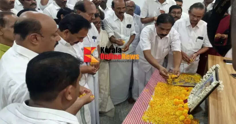 Congress commemorates Rajaratnam: Floral tributes were paid at DCC