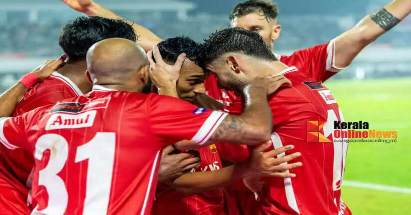 Kannur Warriors crush Calicut to reach final