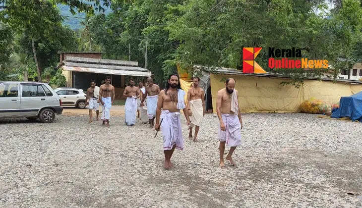 Kottiyoorappan, who did not abandon the believers; started the Vaisakha festival and walked in the water