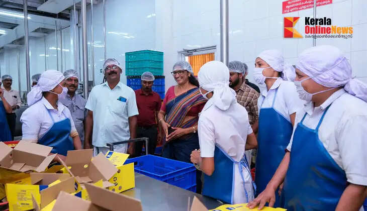 Shyamala teacher strengthens public relations in Taliparambi; enthusiastic public tour