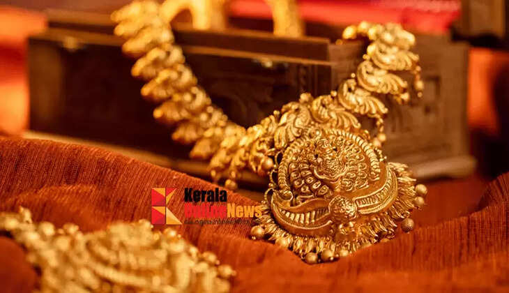 Gold prices increase again; Rs 1,18,720 per pound
