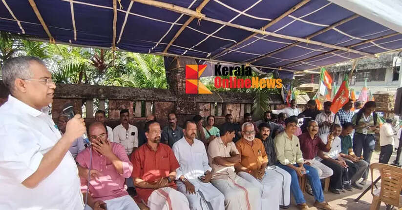 BJP blockades Kannur Corporation office, alleging mismanagement and corruption