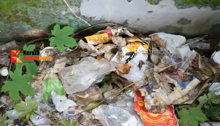 Construction costing lakhs; Building renovated to replace Krishi Bhavan in Pariyaram Grama Panchayat is now a haven for anti-social elements and garbage66