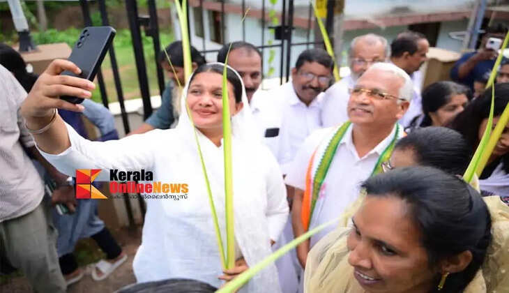 Karim Cheleri visited St Marys Church in Pallikunnu to extend his greetings for the Oshana festival celebrations.