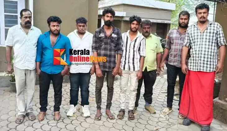 Attempt to kidnap father and son in Traveler and lorry: Both rescued with timely intervention by police