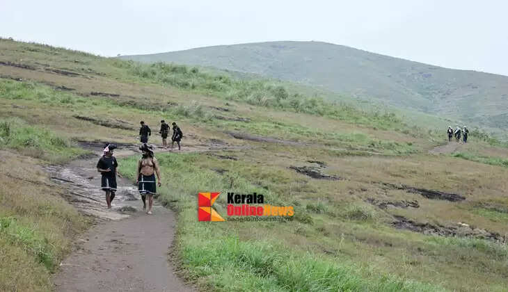 Wild elephant runs towards pilgrims coming through Pullumedu; barely escapes