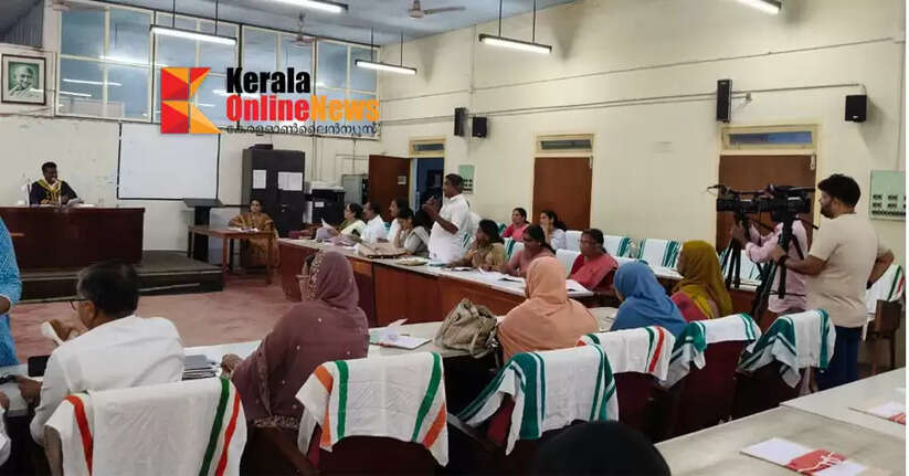 Criticism against BJP's blockade in front of Kannur Corporation