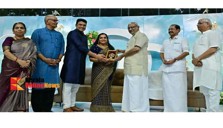 vice president cp radhakrishnan and governor arrive in