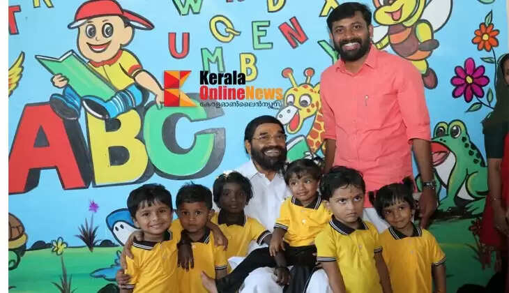 The Minister dedicated the Anganwadi and the roadside rest center to the nation.