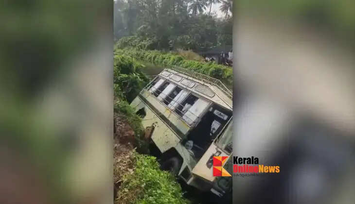 School bus falls into canal in Thiruvananthapuram; 15 students injured