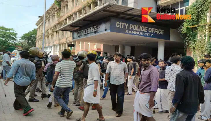 Violence during protest march to Kannur City Police Commissioner's office: Case registered against around 100 SFI activists