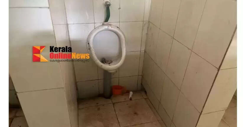 Toilets in schools in Panur area are dirty; students at risk of epidemic, parents complain