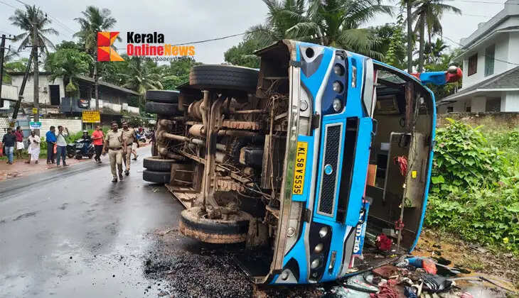 Accident in Keecherikkunnu, Kannur: Private bus loses control and overturns; many injured.