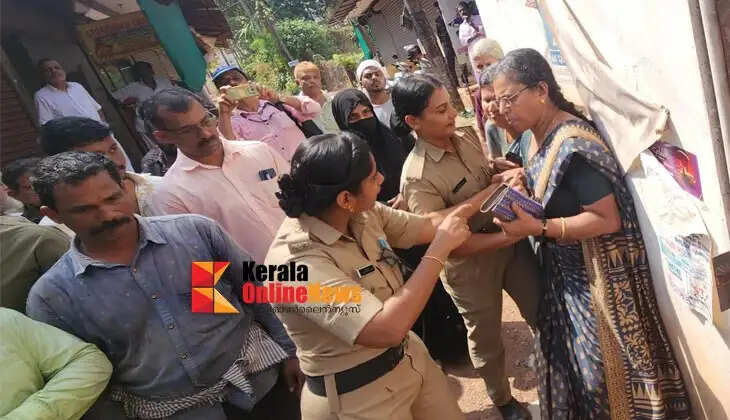 Traders stopped officials who came to drive survey pegs in Chakkarakallu; protesters were forcibly arrested