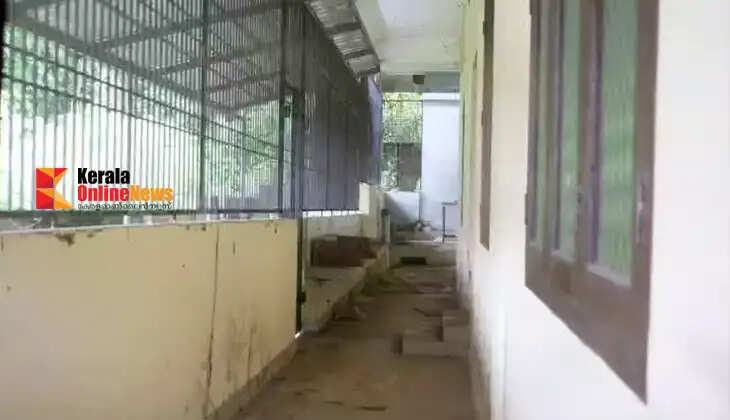 Construction costing lakhs; Building renovated to replace Krishi Bhavan in Pariyaram Grama Panchayat is now a haven for anti-social elements and garbage3