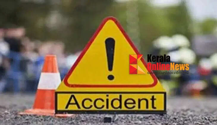 School bus and car collide at Undaplav on Thiruvalla-Kayamkulam state highway; no one injured
