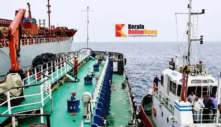 &lsquo;M.V. Solis&rsquo; stranded in Vizhinjam offshore waters delivers fuel to foreign oil tanker