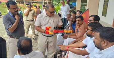 Sewage is being discharged into Padannathott: CPM activists staged a sit-in protest in front of the Kannur Corporation sewage treatment plant
