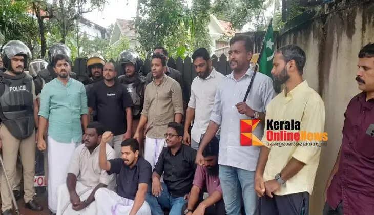 Youth League activists laid siege to the National Highways Authority office in Kannur to protest against the toll hike.