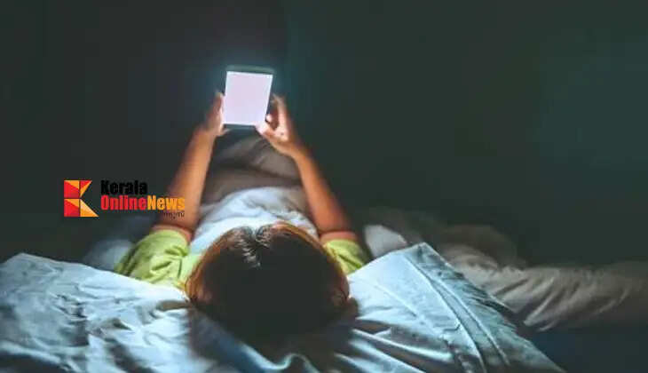 Do you use your phone before going to sleep? Here is something to keep in mind.