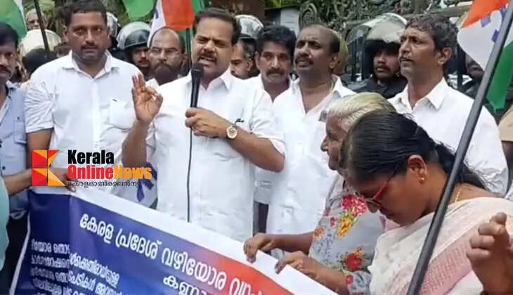 Eviction of roadside vendors at Payyambalam: INTUC to continue protests against the UDF-led Kannur Corporation; Congress leadership likely to intervene to resolve the dispute.