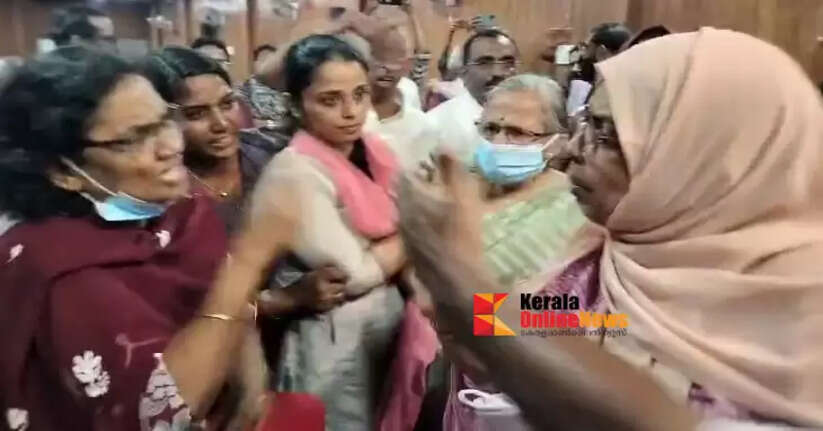 Fire breaks out in Taliparamba city; Argument over cleaning in municipal council meeting