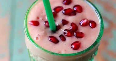 Mango-Pomegranate Smoothie