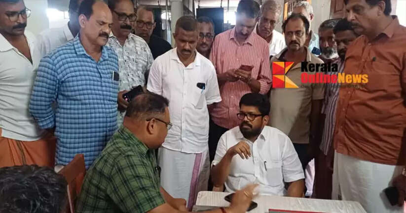 No firewood for cremation, protests again at Payyambalam crematorium: Relatives had to wait with the bodies for two hours