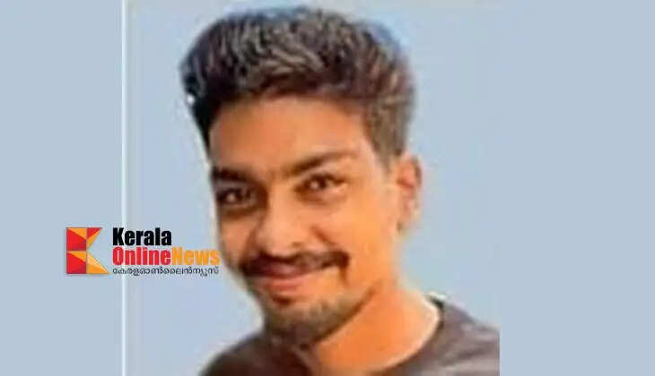 A young man returning from a festival in Kannur died in a bike accident.