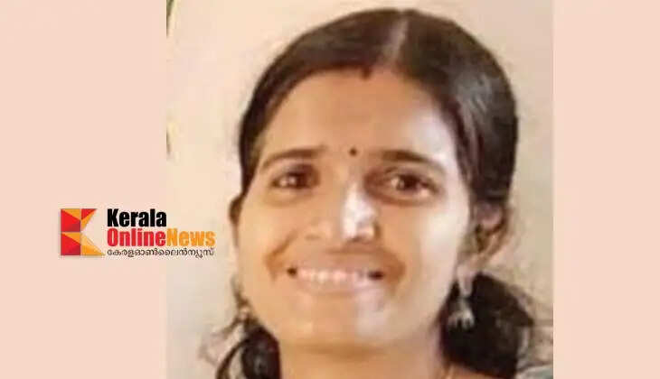 Teacher, a scooter passenger, dies after being hit by a private bus in Mattannur