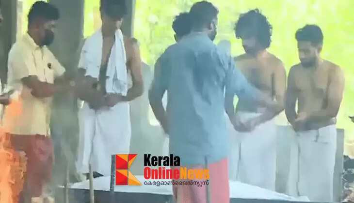 The land bids farewell to Sreenanda; his body is cremated.