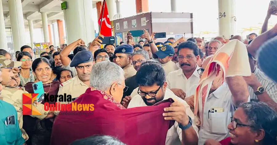 Pinarayi Vijayan, who arrived in Kannur for the first time after becoming the Leader of the Opposition, was given a rousing welcome at the airport.