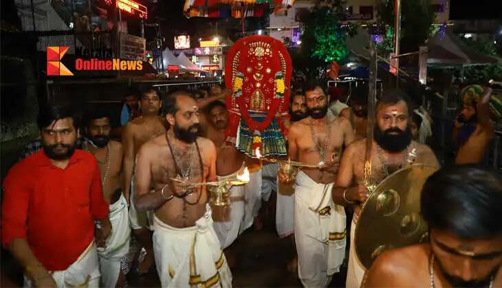 Sabarimala Makaravilak Utsav Nayatu vili and lamp lighting begins