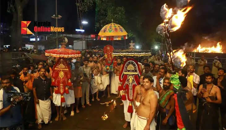 Sabarimala Makaravilak Utsav Nayatu vili and lamp lighting begins