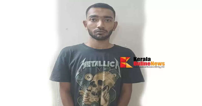 A young man from Kannur City was arrested while traveling with drugs on a scooter