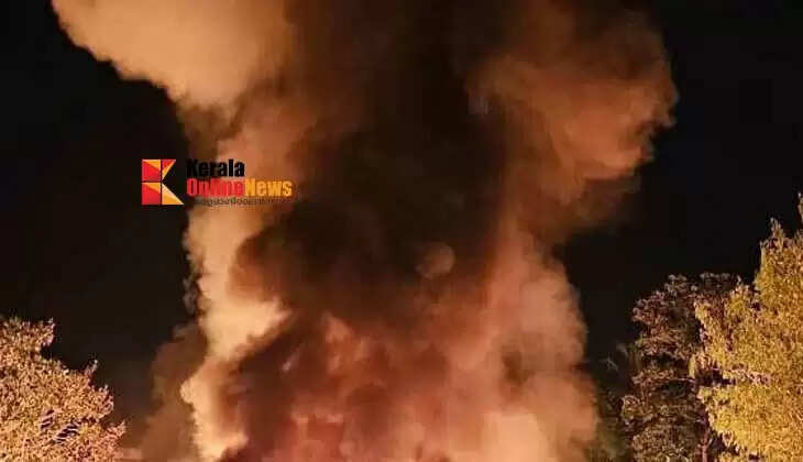 Massive Fire Breaks Out In Kannur Nadu Town  Toxic Smoke Spreads