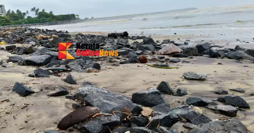 Sea waves in Payyambalam are severe: The Tiger Dam is in danger of collapsing, and a part of the beach has been swept away by waves.