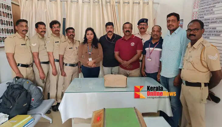 A stash of ganja was found hidden in a bag in the bushes near Thalassery railway station.