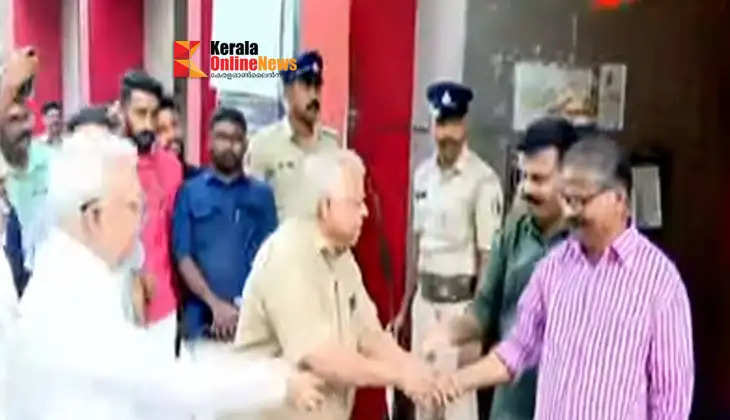 Four accused in the Periya double murder case whose sentence was suspended were released; CPM leaders dressed up and accepted blood meal